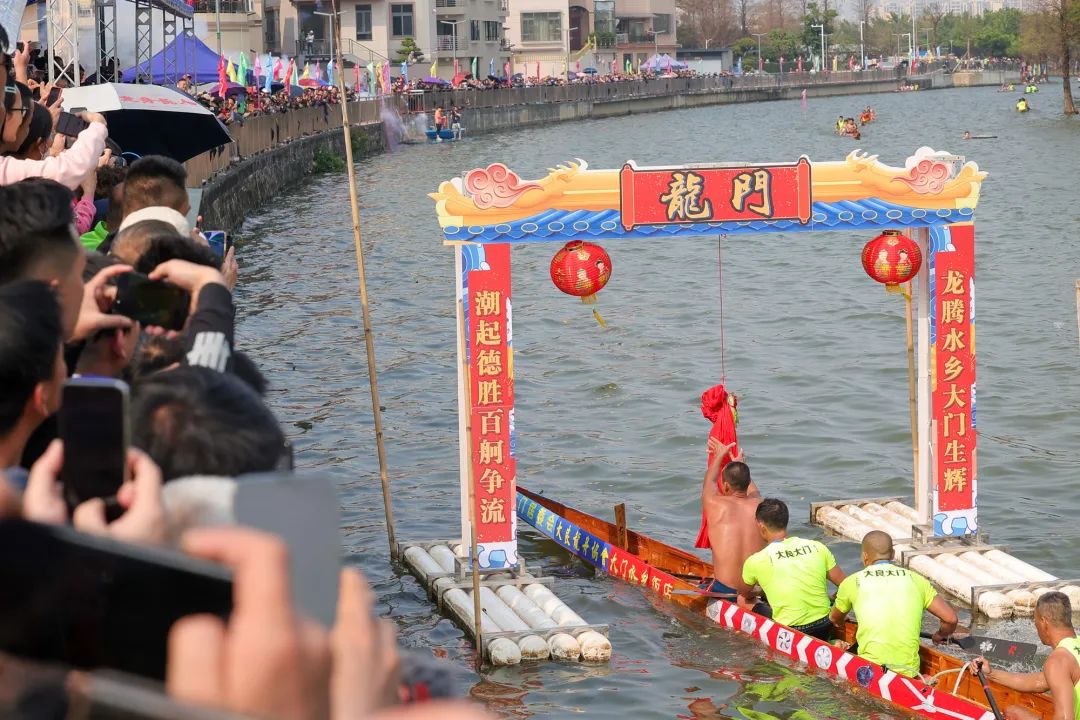 瓒呯櫨涓囪浼楄鐪嬬殑姣旇禌,浣涘北椤哄痉鐚涢緳