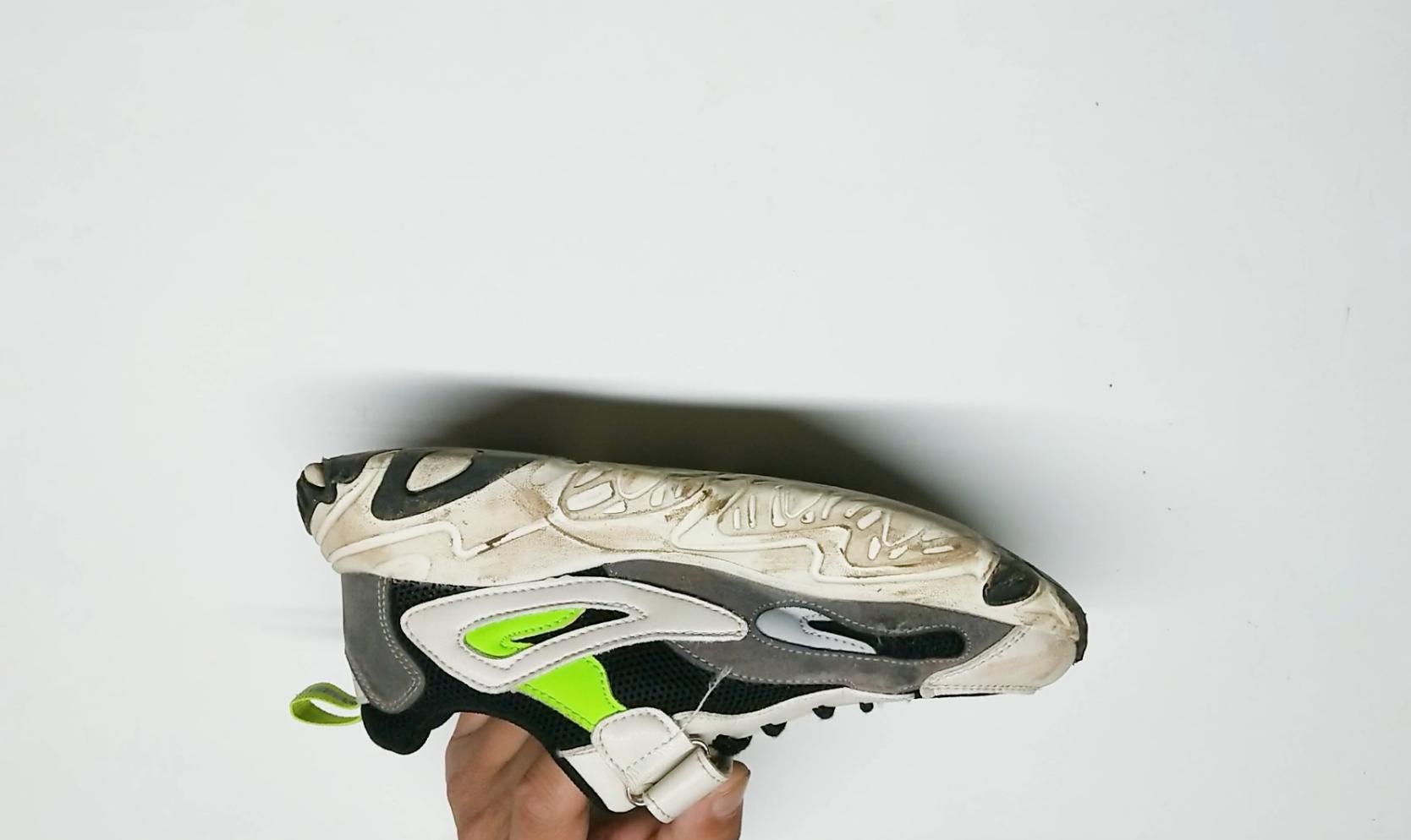 白鞋发黄的清洗方法,白鞋已经发黄了怎么洗白