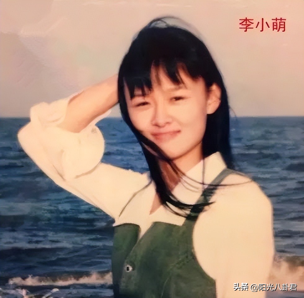 十年前汶川主持人落泪,2008年汶川大地震李小萌实地采访