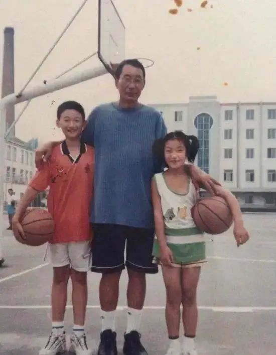 女篮一姐是小三？出轨渣男系前国家队领队，抛妻弃子拒付抚养费…