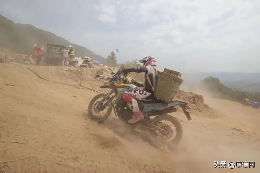 迎战川渝山火的消防员,重庆众志成城对抗山火