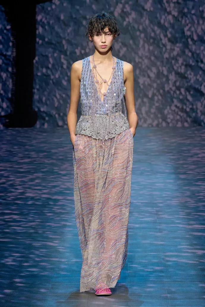 Armani阿玛尼2023春夏女装星光熠熠，优雅之姿态