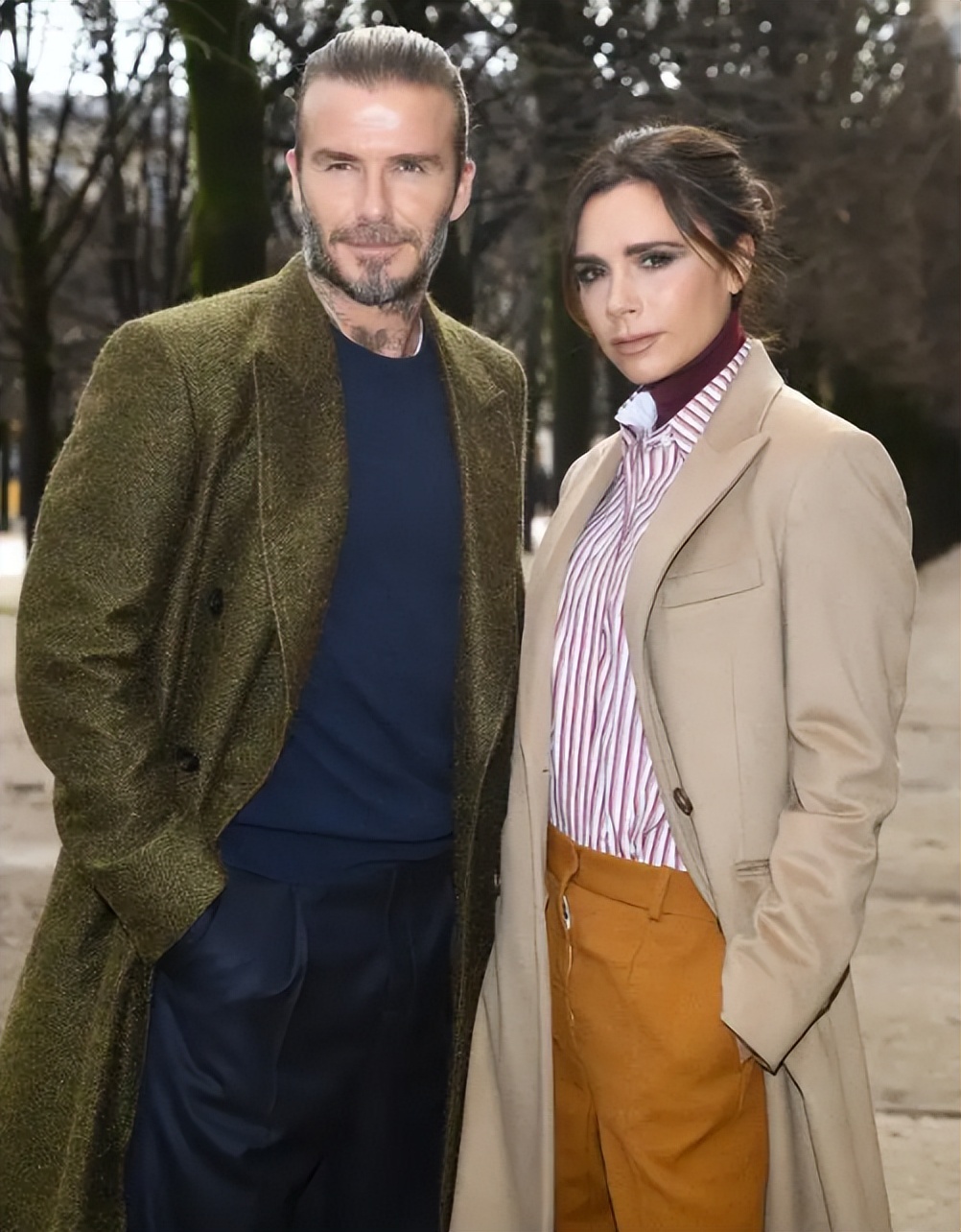 马克龙与布丽吉特互动温馨,马克龙和布丽吉特的亲密合照