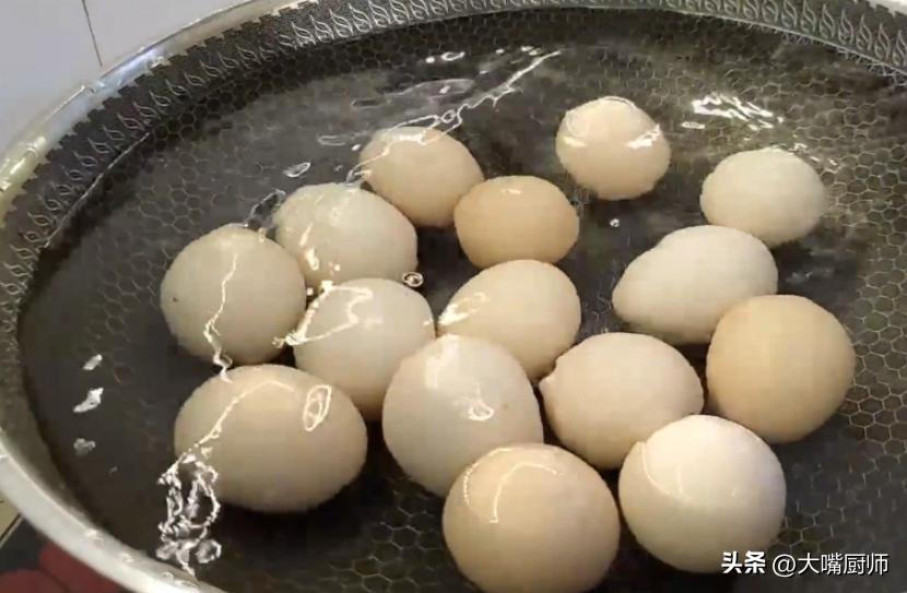 煮鸡蛋时千万别急下锅学会这样做,怎么煮鸡蛋才是正确方法