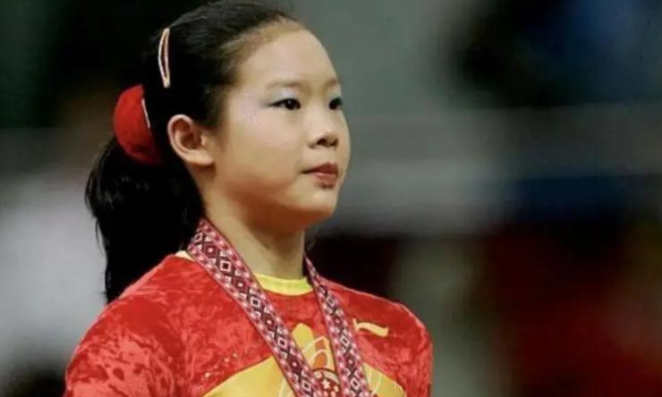 体操女皇程菲：身材严重发福涨至200斤，35岁任副教授仍单身