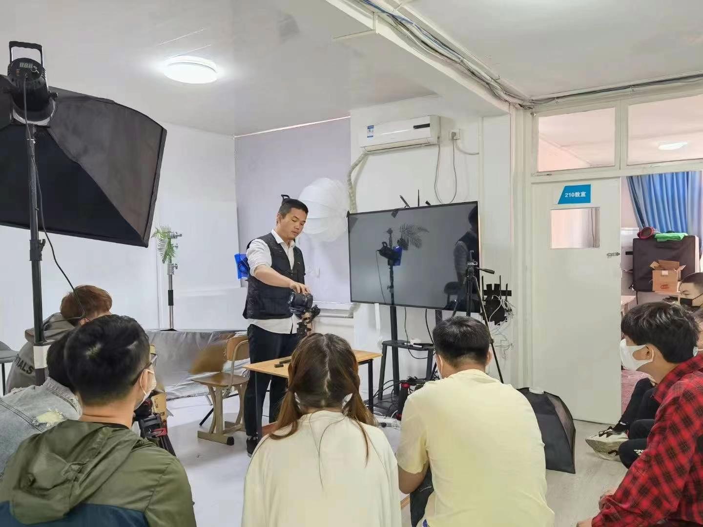 初三没毕业男孩子读什么技校好,15岁的男孩读什么技校好