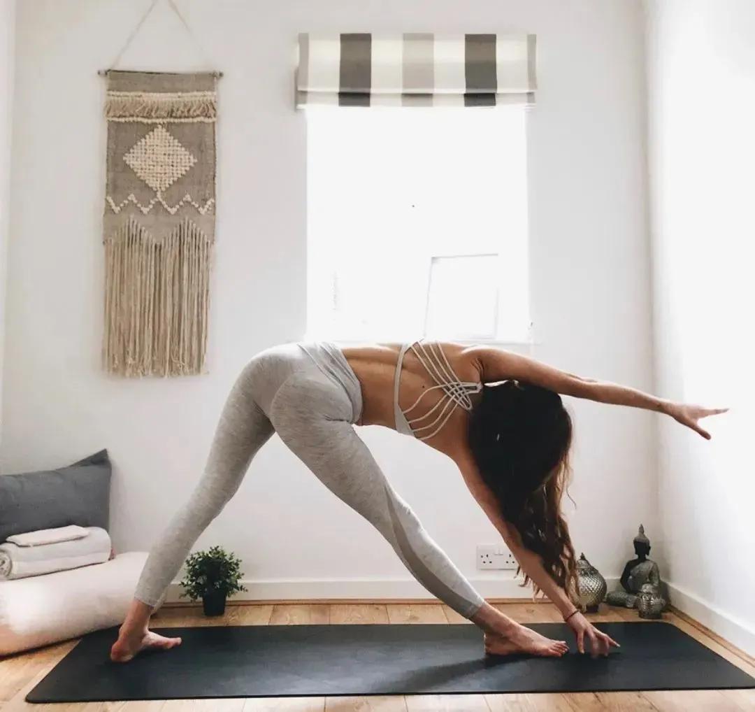 瑜伽初学在家练生活小技巧,瑜伽初学在家练的方法