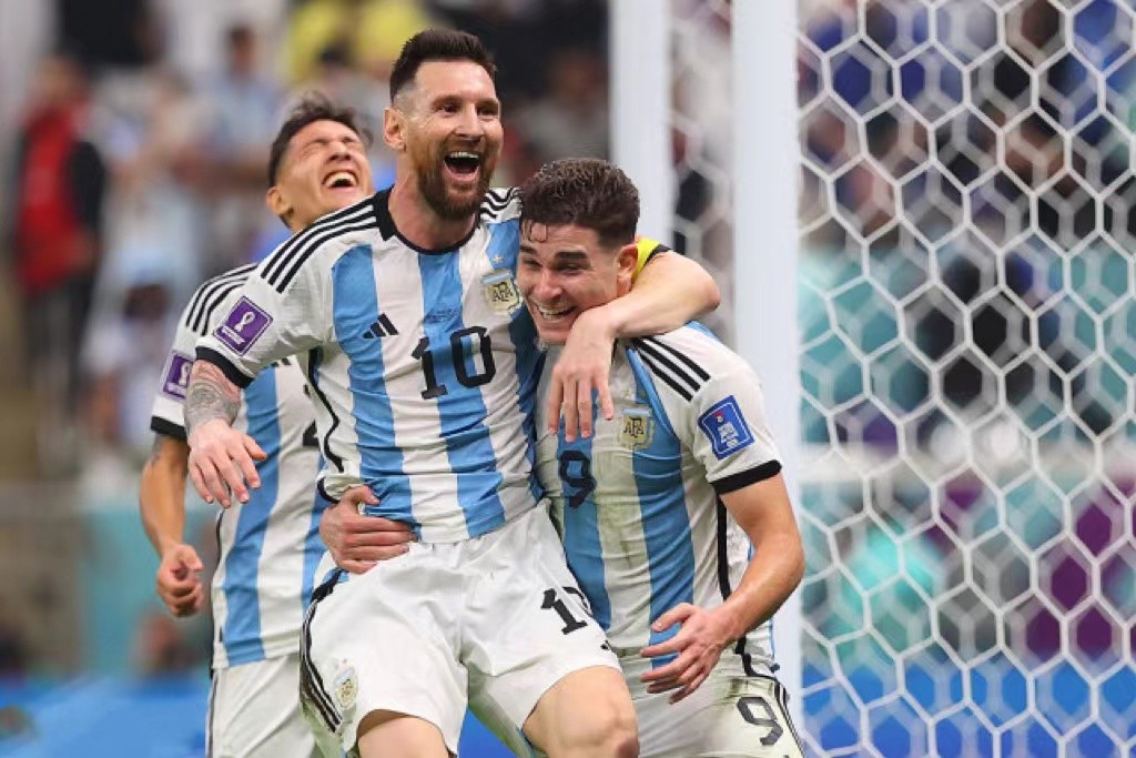 从侏儒少年到球王,回顾梅西的球王之路