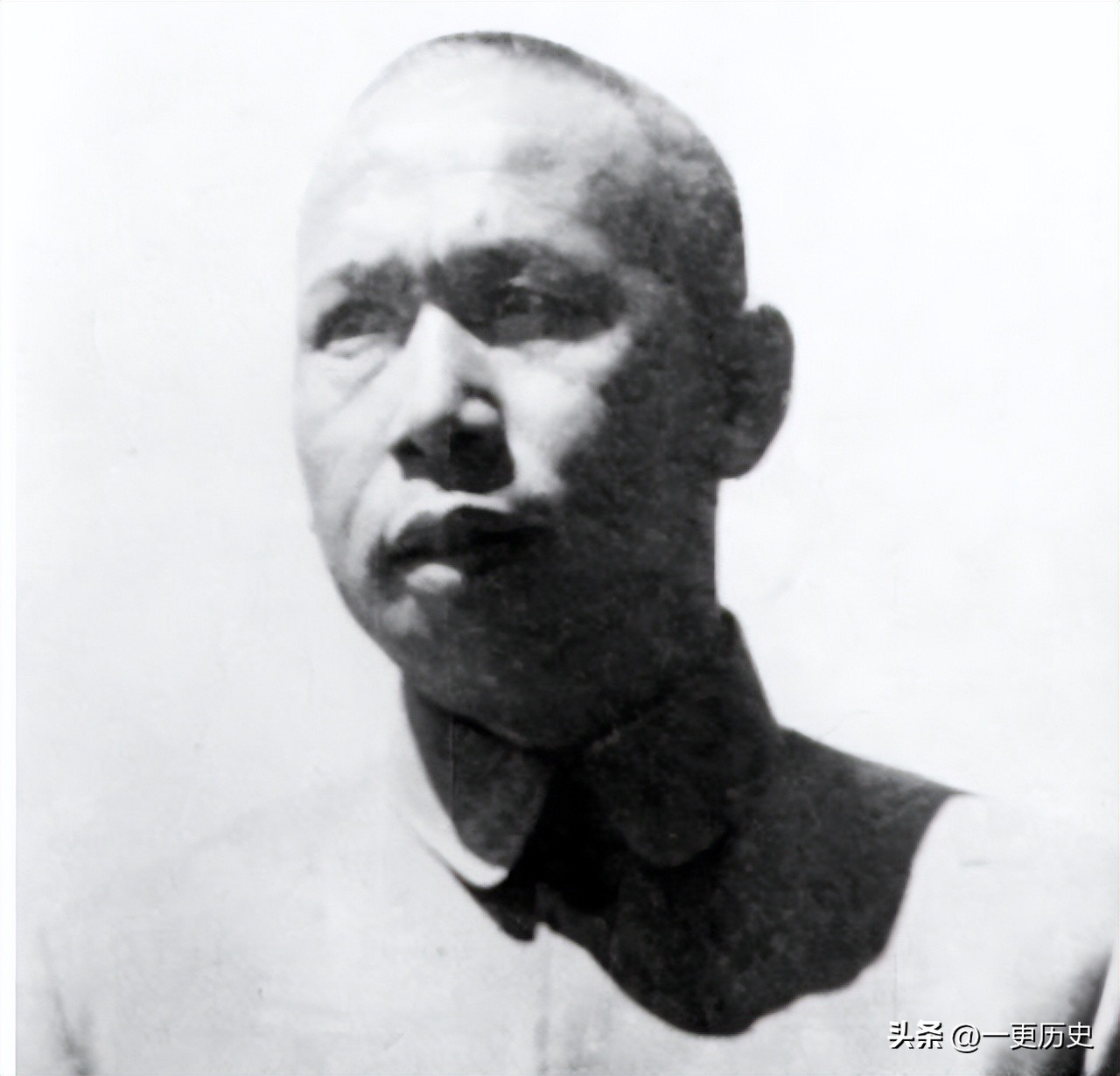 1949年紫石英号事件,英国军舰为何能逃跑?8年后毛主席揭开谜底