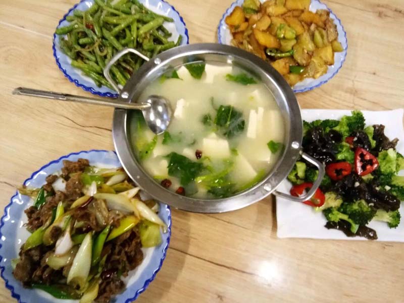 俗话说一辈子吃不上四个菜啥意思,民间俗语吃不上四个菜是什么意思