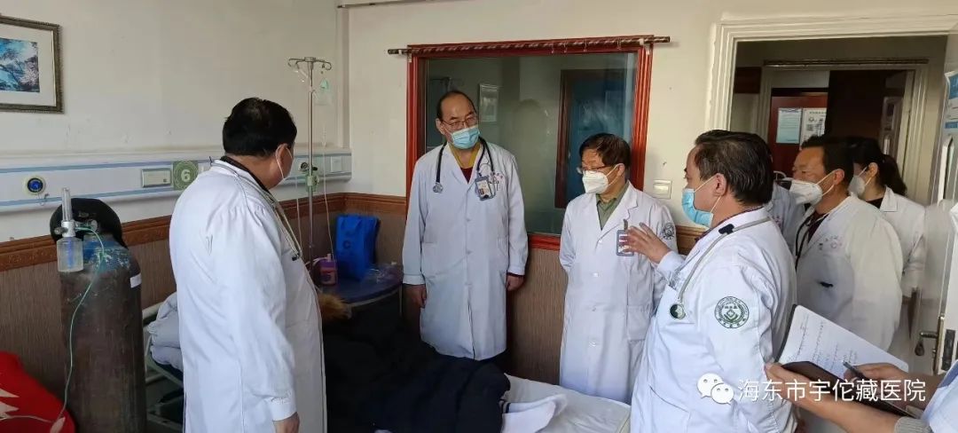 青海日报报道的：“好曼巴”的仁心就是海东市宇佗藏医院院长洛桑