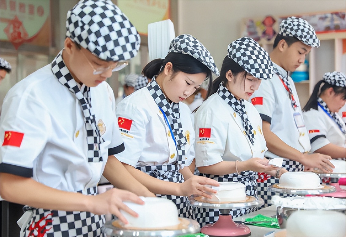 初三读完技校学什么专业最好,初中生上铁路技校学什么专业