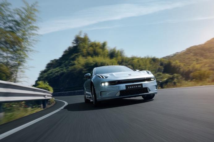 极氪001车机不卡了，还将OTA升级辅助驾驶，这才是完整的车