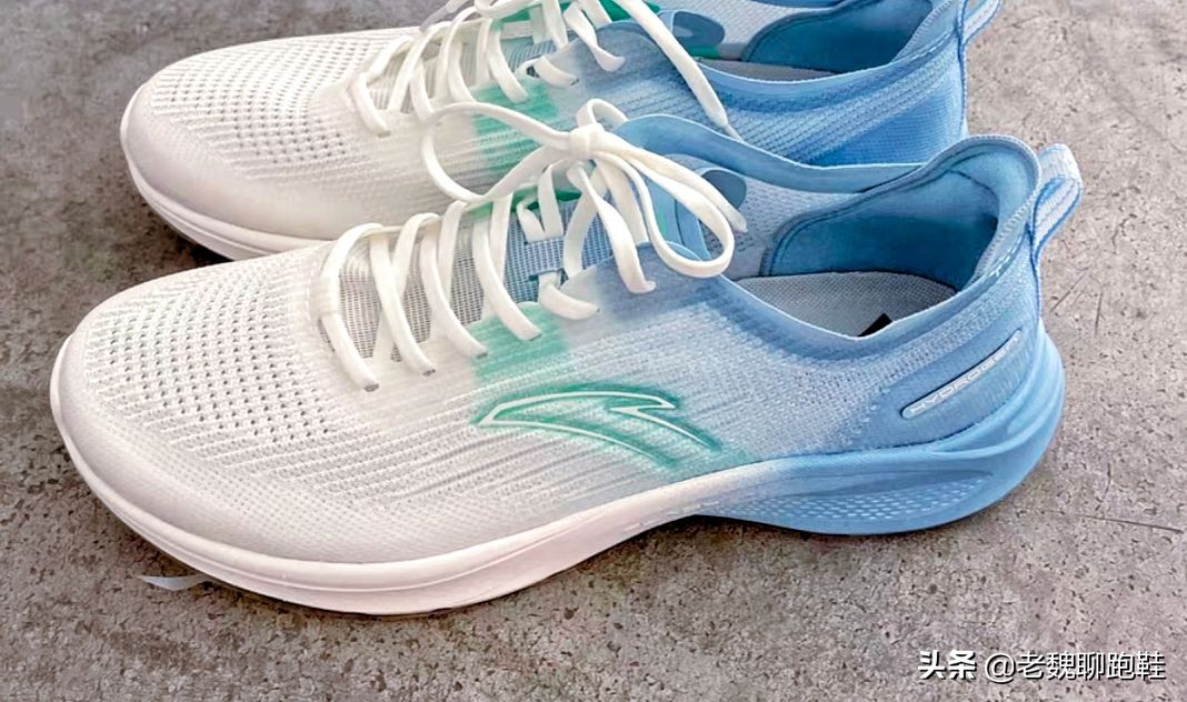所有品牌性价比超高的跑鞋,十大公认最强跑鞋日常穿搭也能用