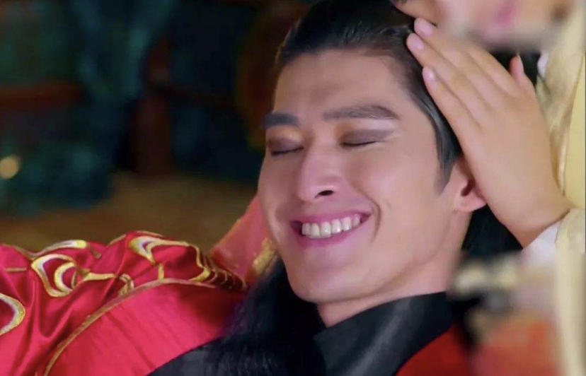 鸡毛穿一身、通天大脑门…国产神话剧的惊人造型，他们全都承包了