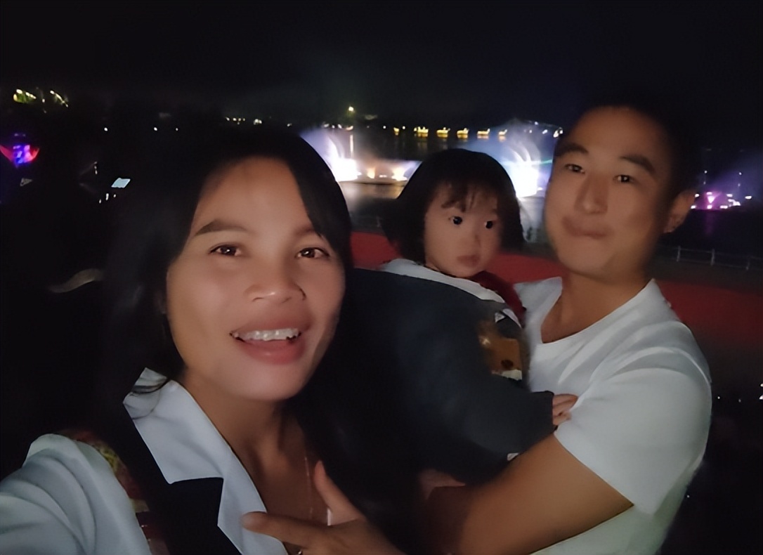 老挝媳妇嫁中国大叔在老挝生活,老挝媳妇嫁给外卖小哥