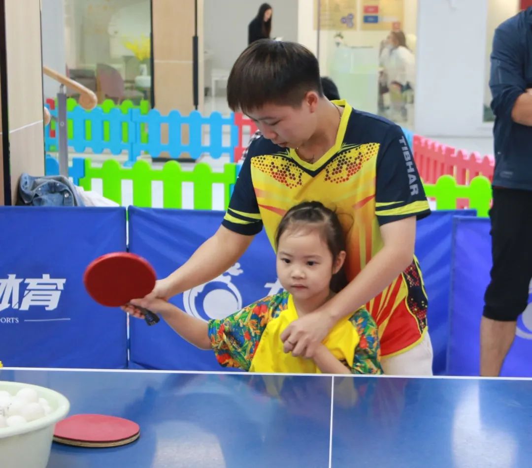 儿童零基础学乒乓球从什么开始练,儿童学乒乓球几岁开始学合适