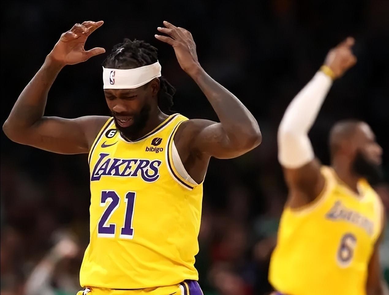 詹姆斯面对湖人糟糕的表现采访,詹姆斯被球迷说破防