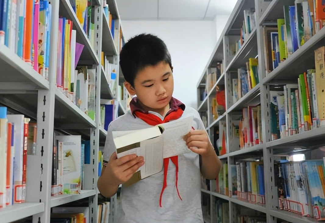 继毒教材之后,小学教辅封面出现日本和服,已经发行了十六年