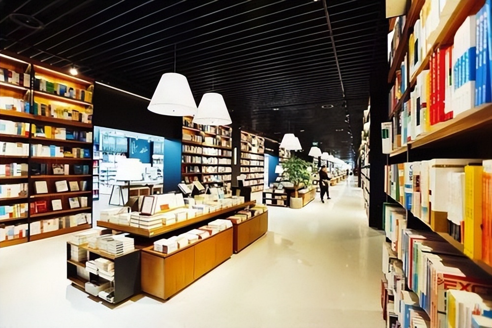 电商导致实体店生意萧条怎么办,新华书店在互联网下的发展前景