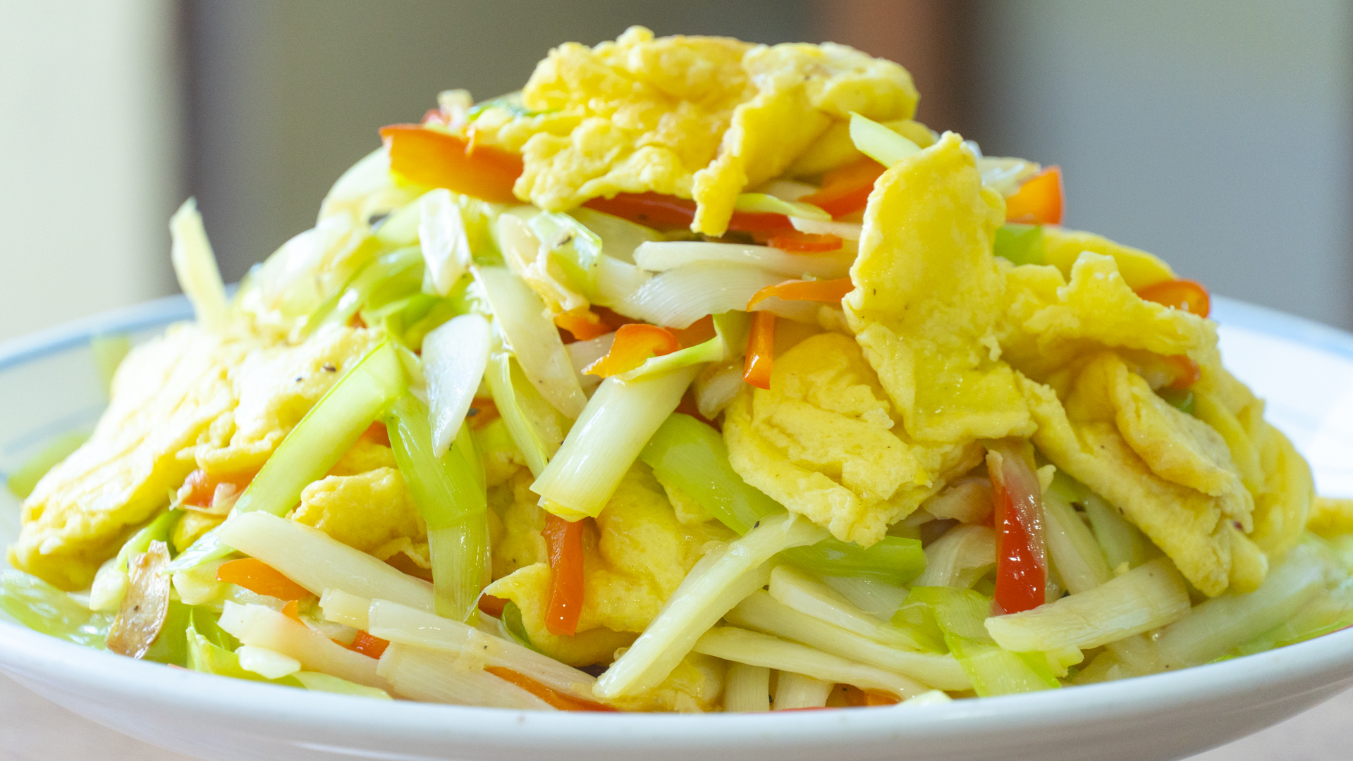 建议女人，多善待自己，少喝奶茶多吃6道菜，脸色红润，精神饱满