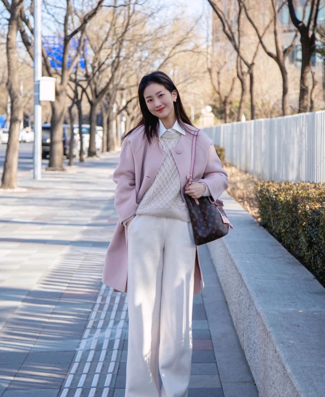 嫩粉色显瘦大衣内搭,粉色系大衣穿搭裙子