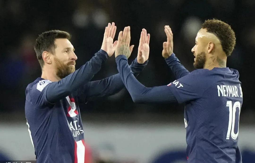 19岁梅西不可思议的停球过人,梅西体验蹴鞠文化