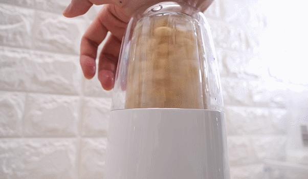 日本小哥用豆腐做刀,日本小哥铸刀全过程视频