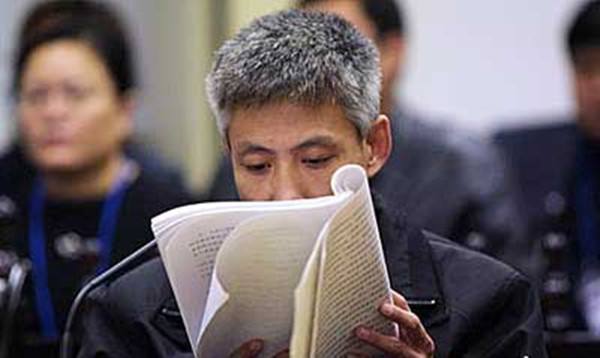 东北“教父”刘涌：与警察枪战，抽刘德华耳光，被捕时吞药自杀