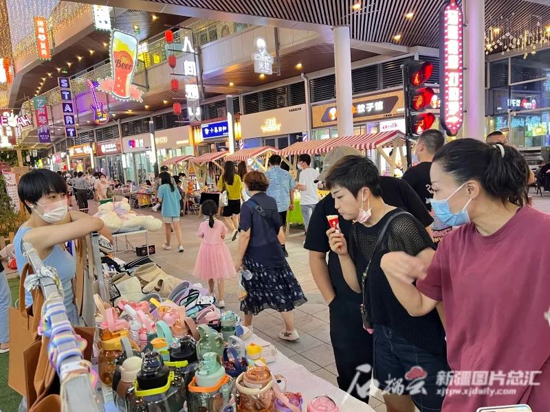 夜幕下的乌鲁木齐市更迷人,乌鲁木齐正在发生的大变化