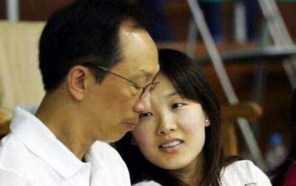 伏明霞和丈夫离婚风波,伏明霞丈夫罕见受访