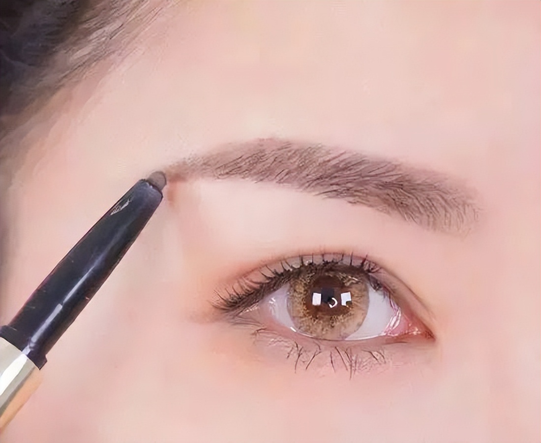 新手如何化妆自然不卡粉,新手如何化妆出无瑕零毛孔的皮肤