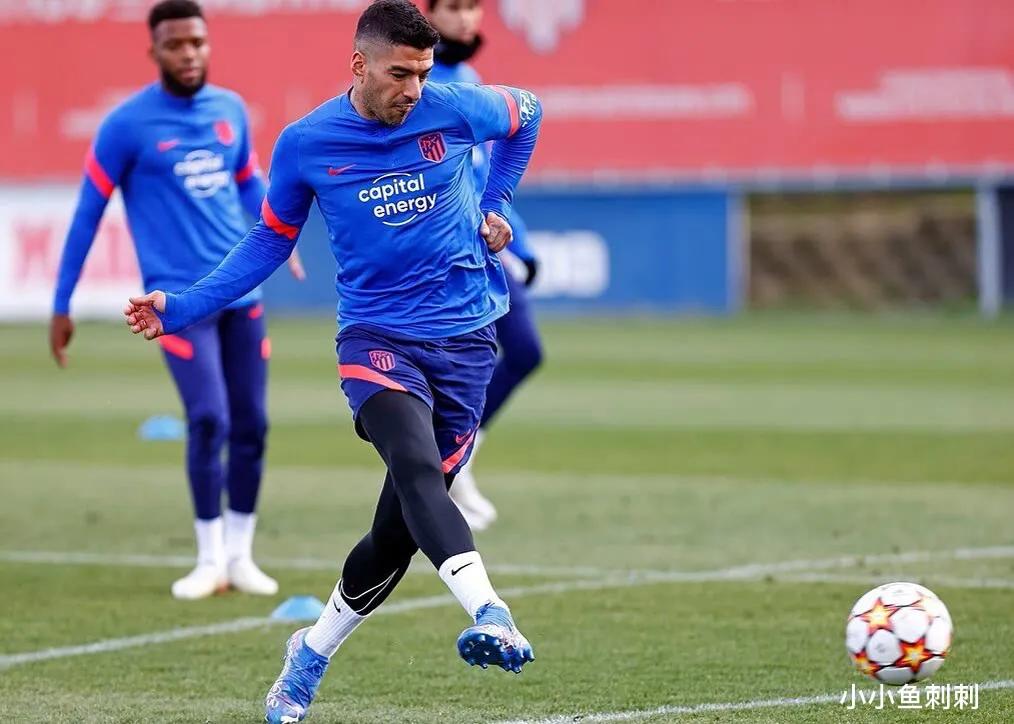 女孩为什么爱踢男孩,为什么女生都喜欢踢足球的男孩子