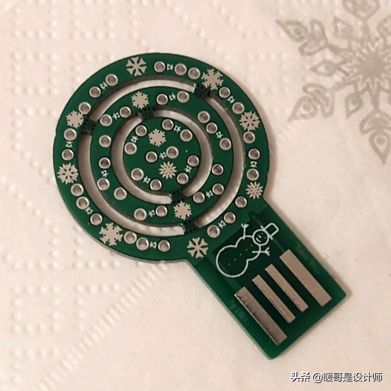 圣诞节圣诞树亮灯,圣诞节圣诞树点亮