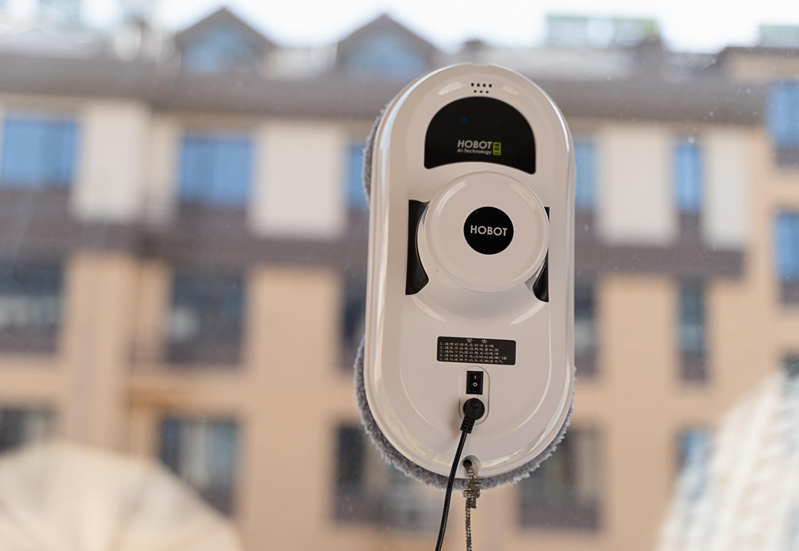 我家的SpiderMan，窗明几净缔造者——玻妞188擦窗机器人体验