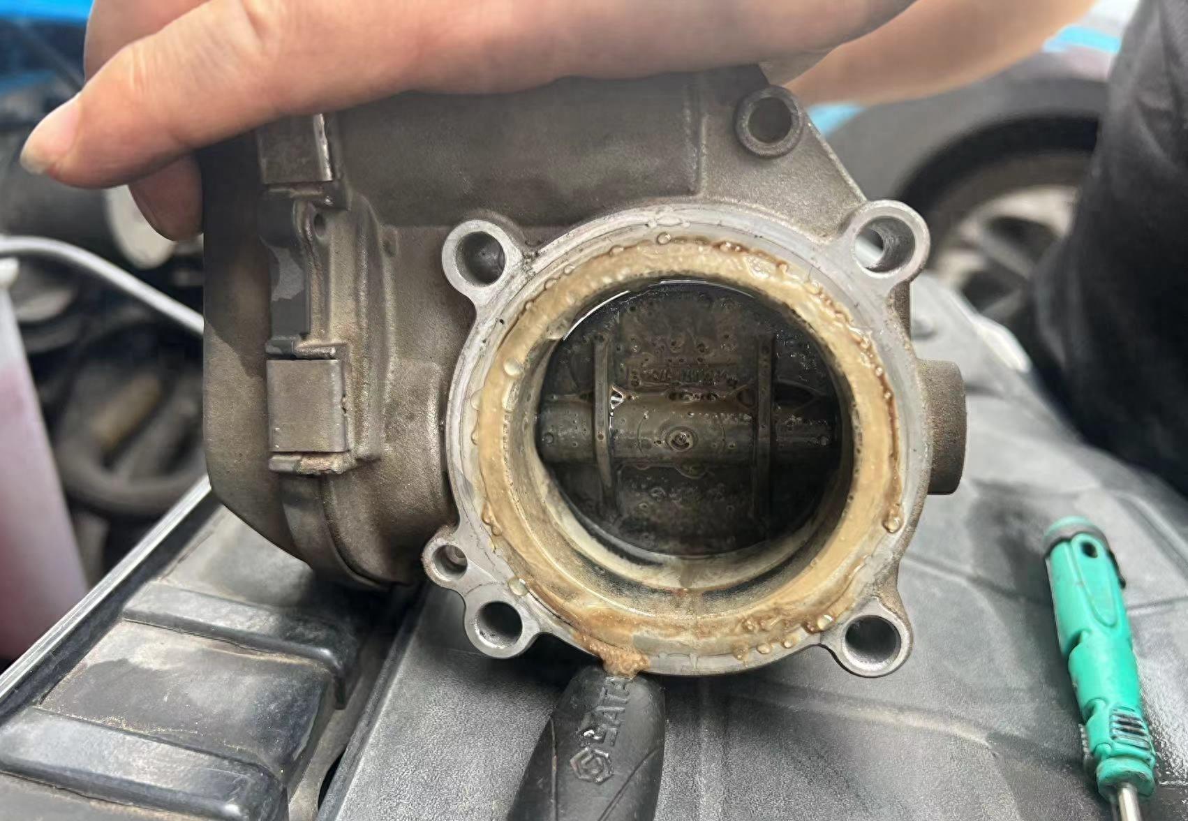 奥迪q5爆水管原因,奥迪q5落水