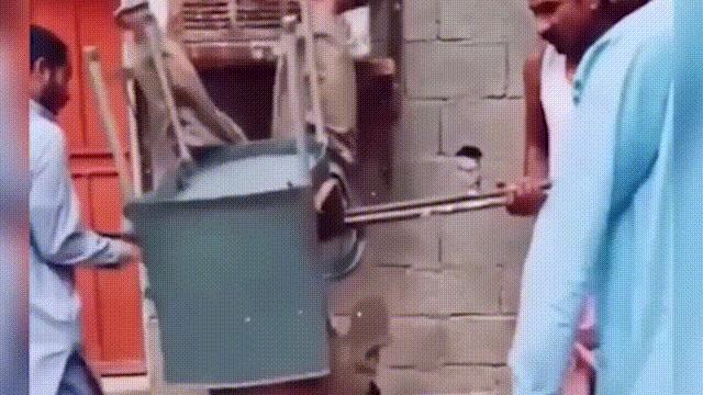 大街上看到的一幕万万想不到,大街上的一幕视频