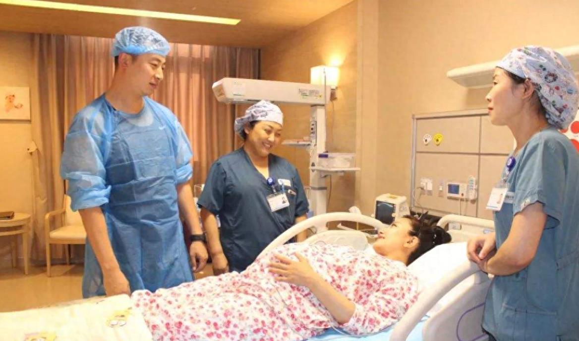 产妇哭诉生孩子产房外没有人,产妇发文控诉生孩子