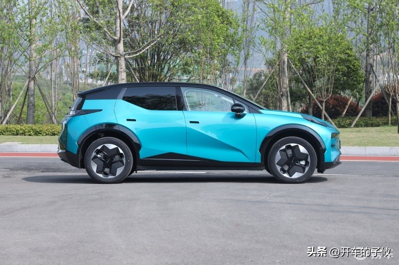 上海车展极氪zeekrx落地价,极氪zeekrx试驾车