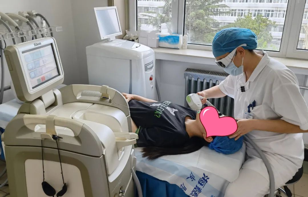 女孩子青春期长青春痘怎么治,暑期战痘