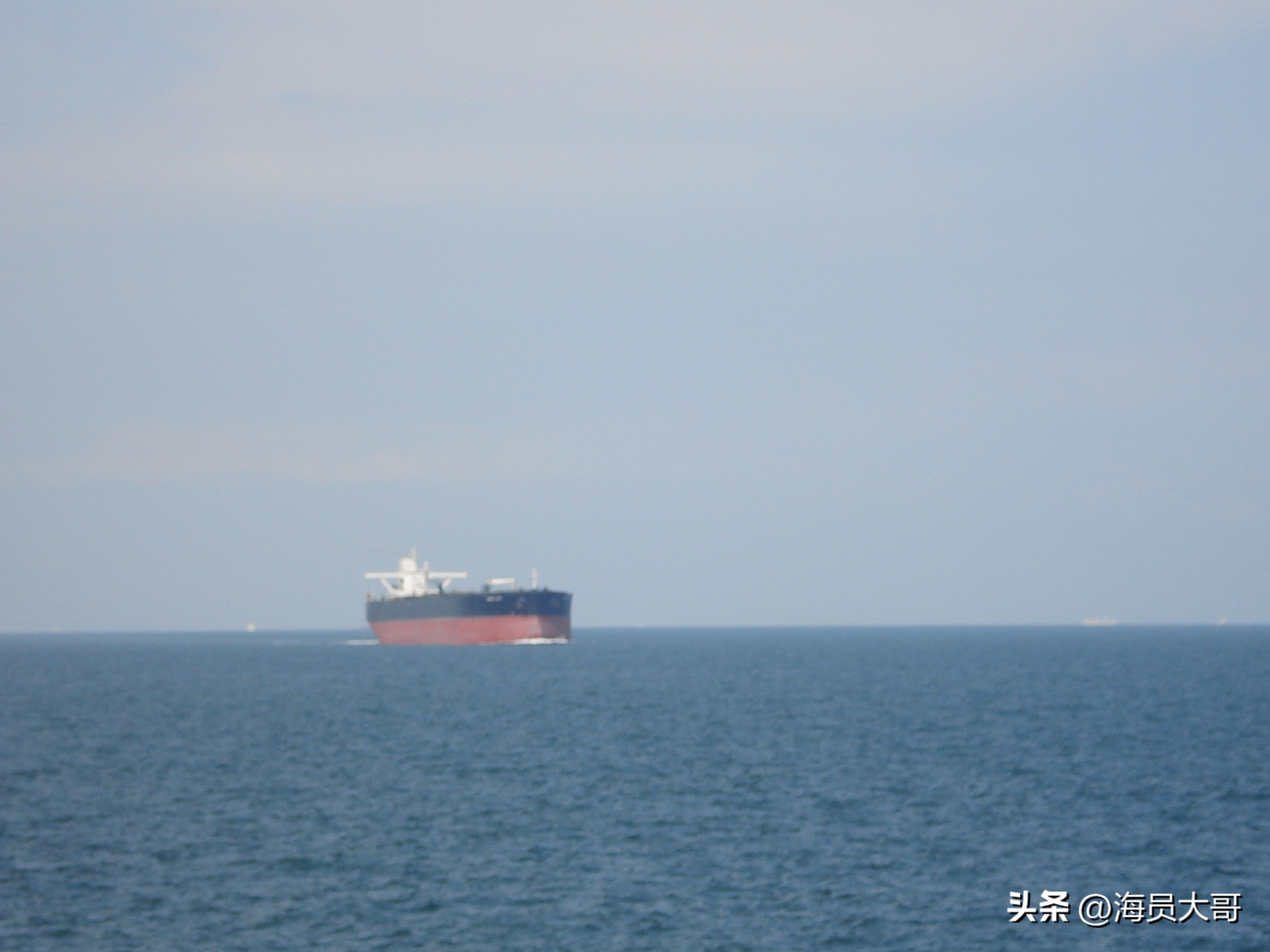 运11万吨粮食去加纳，2天装18天卸，船员半夜值班被抓，数罪并罚