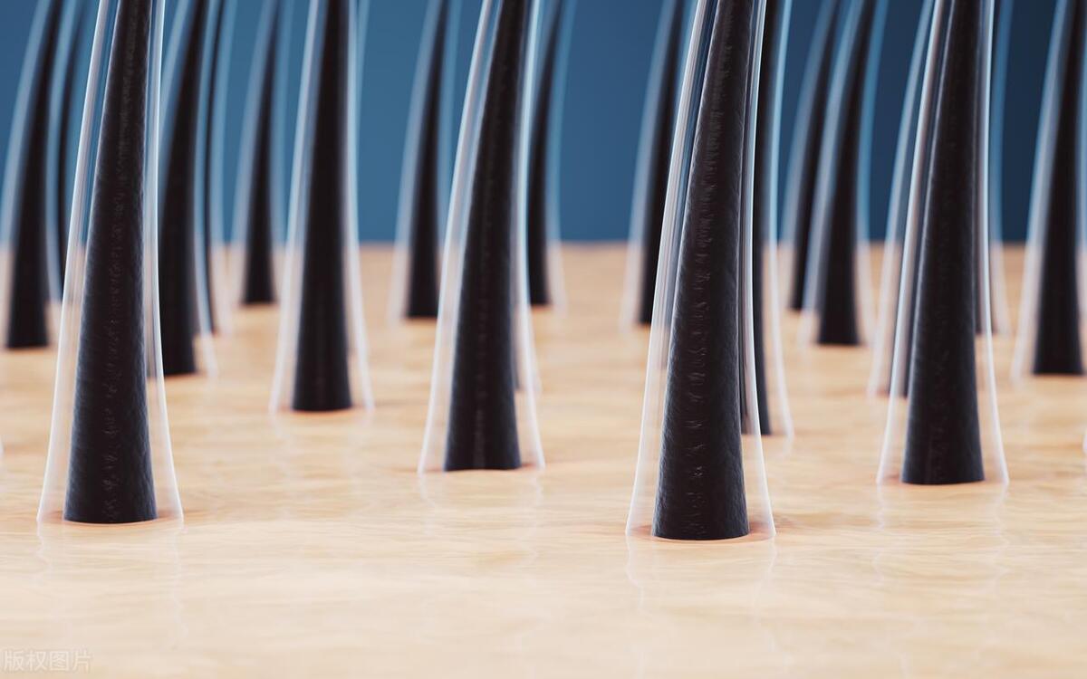 我25岁,第一次穿比基尼时，男友发现毛毛漏出来，毛毛可以刮吗？