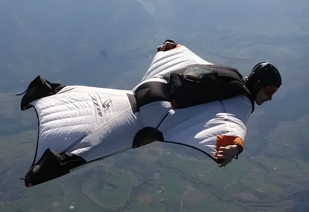 翼装女孩天门山坠亡事件,翼装女孩天门山死亡事件