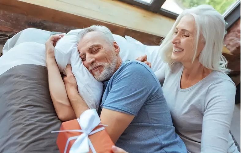 假如老年人也保持“同房”的习惯,谁受益更多?医生给你说清楚