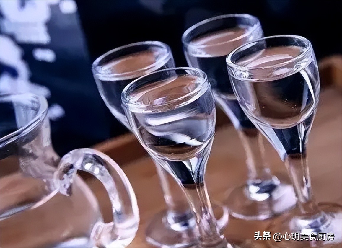 农村集市上的散酒是真的吗,农村散酒只要6元1斤