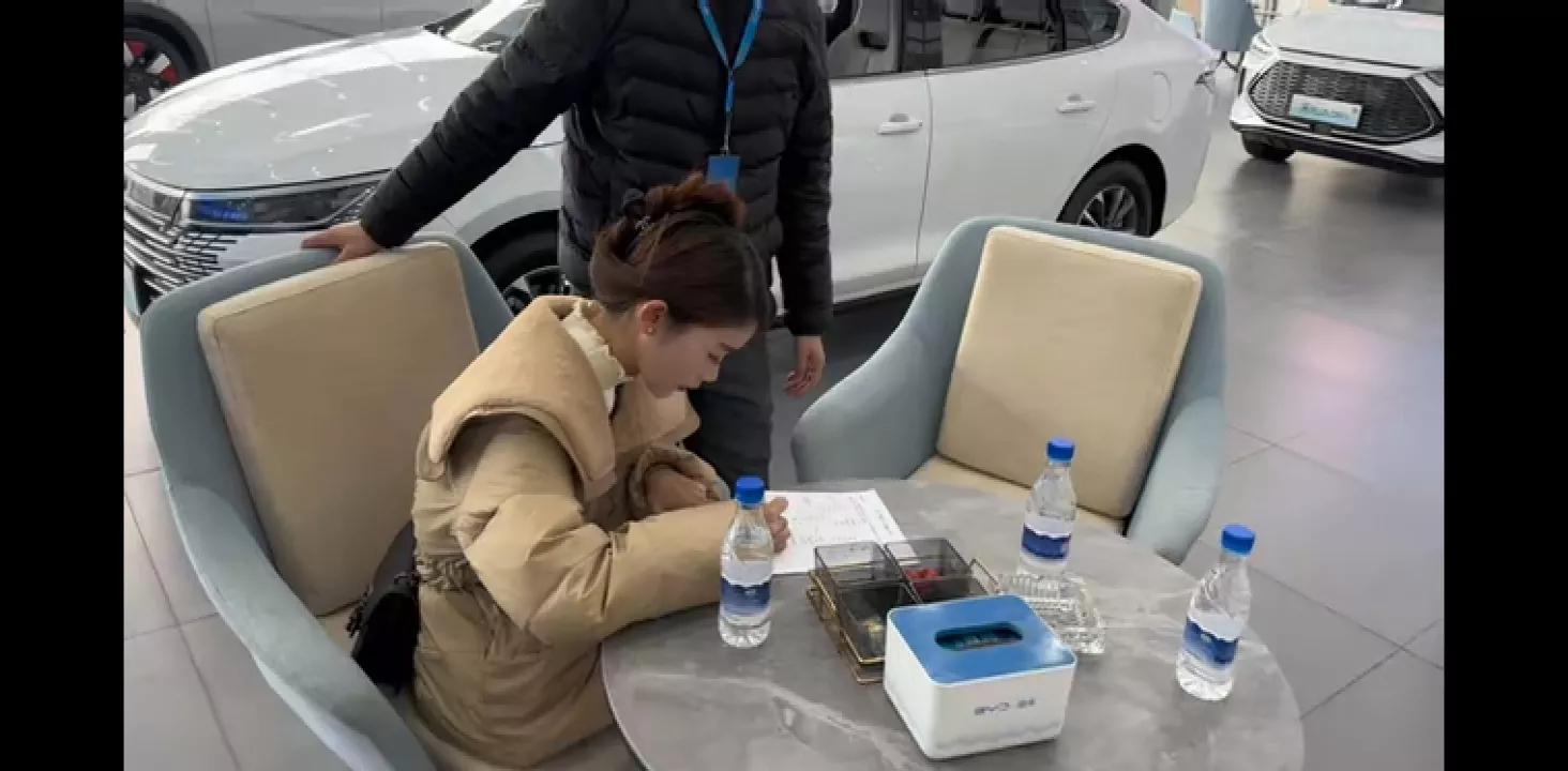 橘子带小贤去看房,橘子去看望小贤