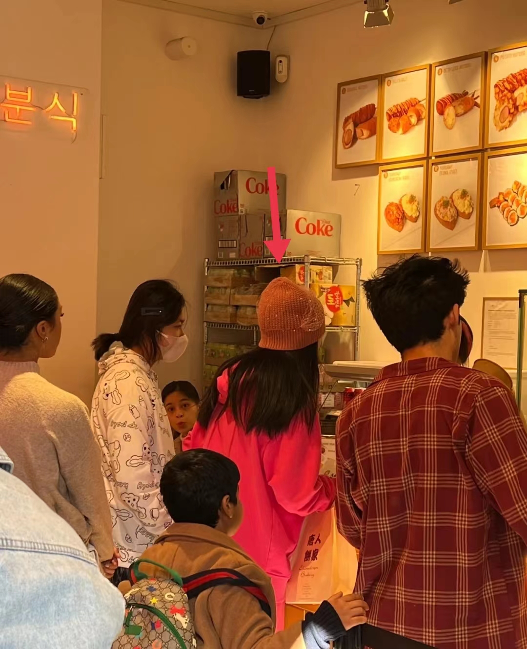 李湘晒出王诗龄穿英国校服照,李湘王诗龄亲子装图片