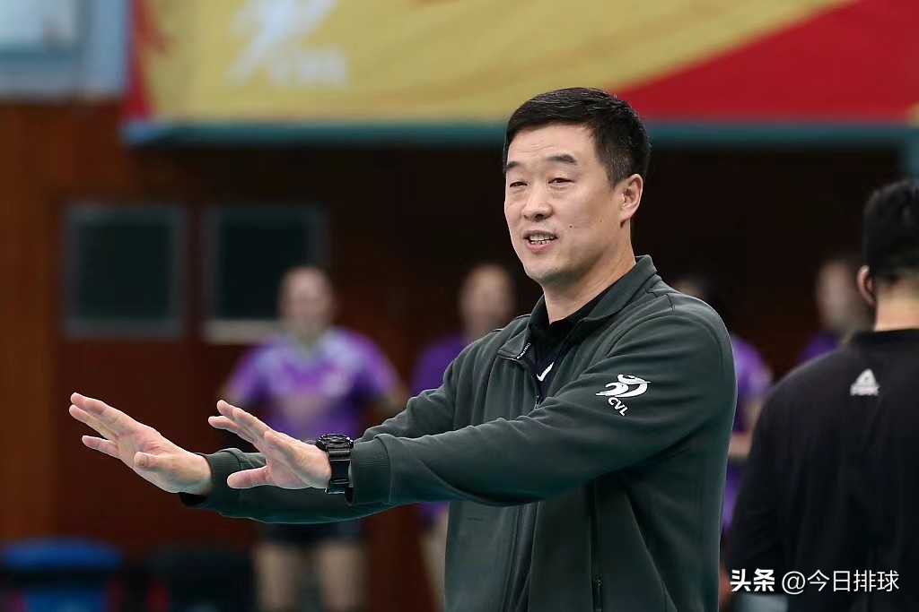 中国女排或迎奥运冠军教头,女排首次夺冠时的教练陪练是谁