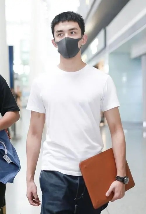 白t恤推荐怎么穿,白t恤穿搭夏天像男生那样清爽