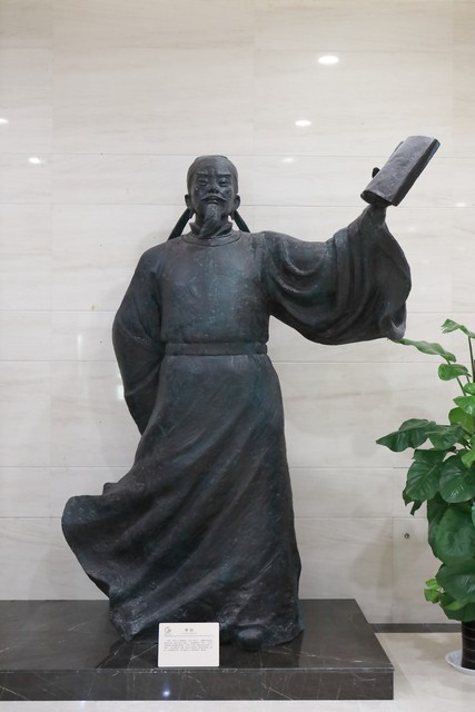 李白和杜甫的诗歌各具什么特色,李白杜甫在诗歌史上的评价